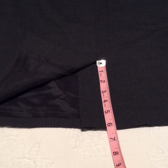 Hugo Boss virgin wool skirt 10. Like new. - Picture 7 of 8